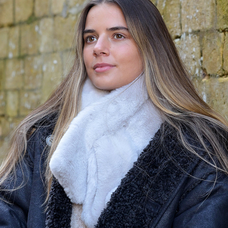Women's Faux Fur Pull Through Scarf | Dove Grey